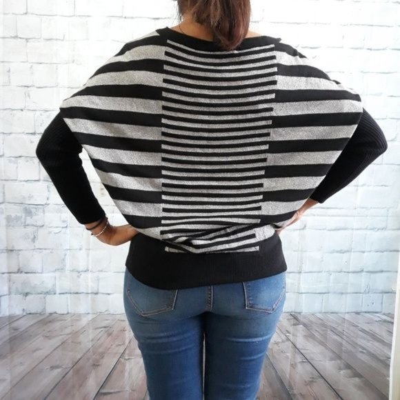 Allen B Women's Sweater Size M knitting long sleeves - Picture 2 of 4